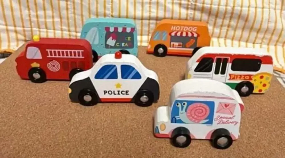Set of 6 Wooden Town Vehicles and Food Truck Playset